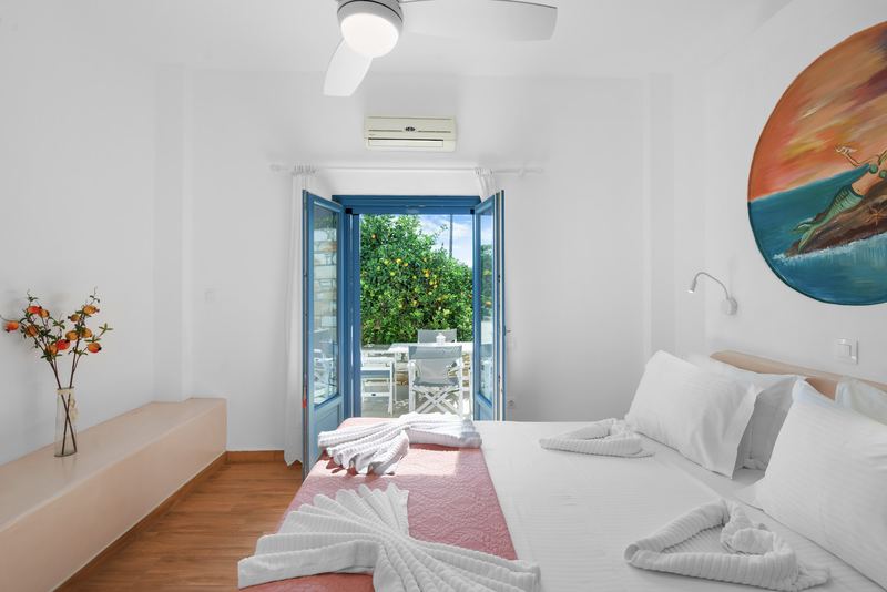 Margarita apartment, Flora Apartments Paros – master bedroom with double bed