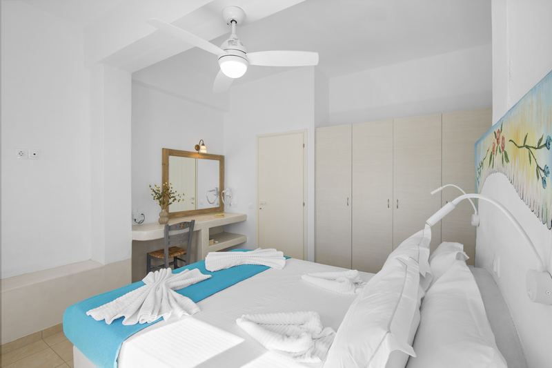 Rose apartment, Flora Apartments Paros – master bedroom with double bed